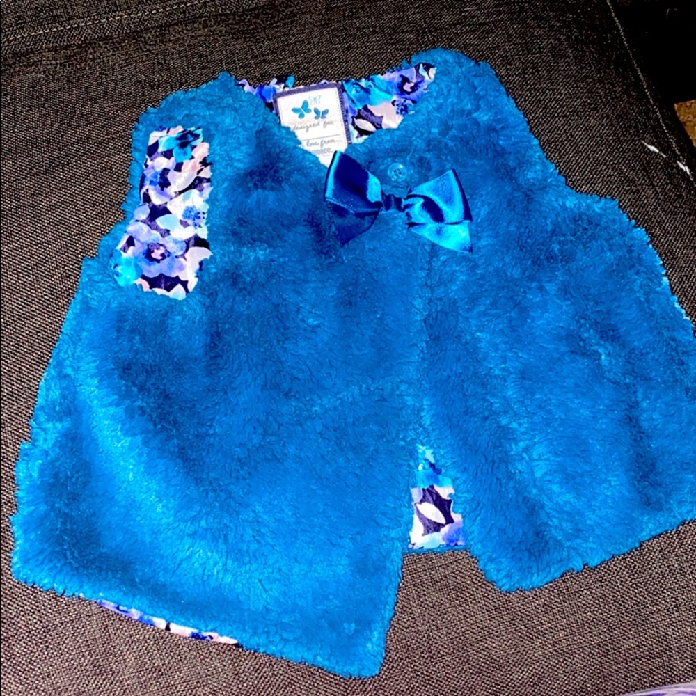 Gymboree girls faux fur vest.